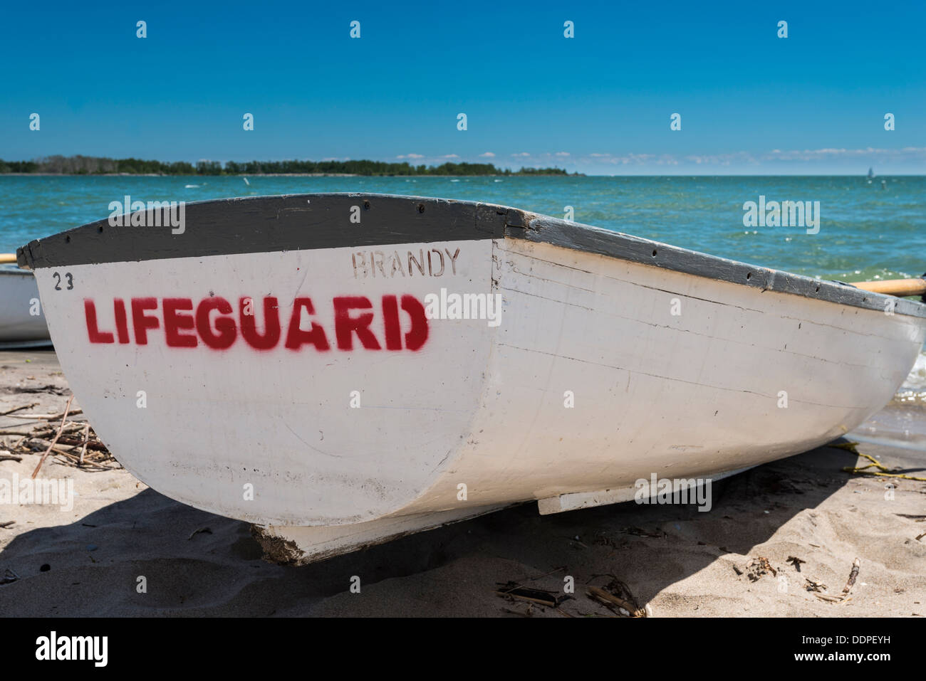 Rettungsschwimmer Boot, Wards Island Beach, Wards Island, Toronto Island Park, Toronto, Ontario, Kanada. Stockfoto
