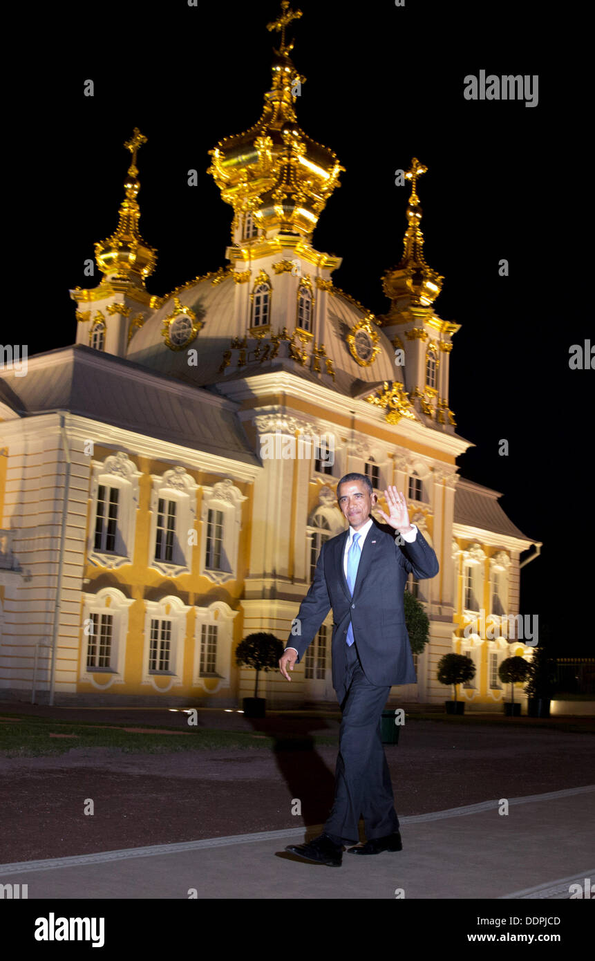 St. Petersburg, Russland. 05. Sep, 2013. US-Präsident Barack Obama ist im Peterhof Palast des G20-Gipfels in St. Petersburg, Russland, 5. September 2013 gehen. Der G20-Gipfel findet vom 05 bis 06 September statt. Foto: Kay Nietfeld/Dpa/Alamy Live News Stockfoto