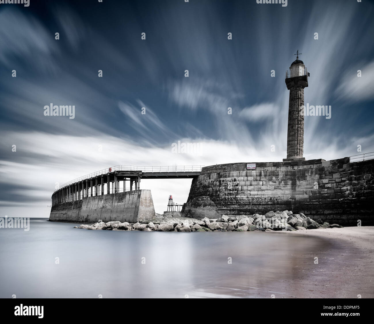 Pier-Leuchten, Whitby Hafen Stockfoto