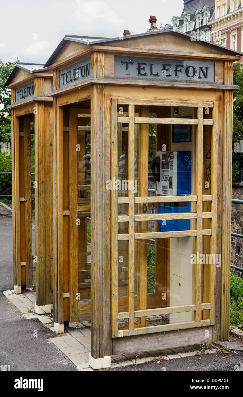 Outdoor-Holz Telefonzelle Karlovy Vary Stockfoto