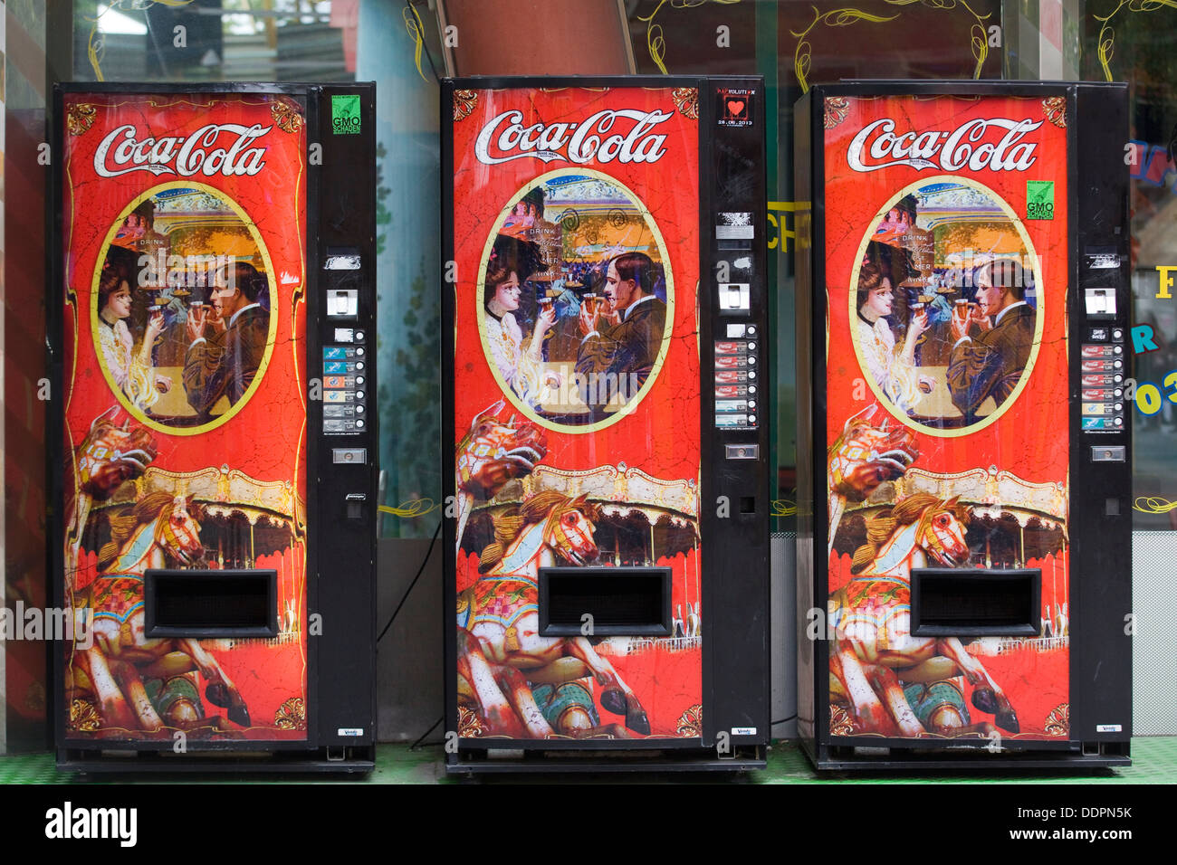 Drei in einer Reihe Vintage Coca Cola-Automaten Stockfoto