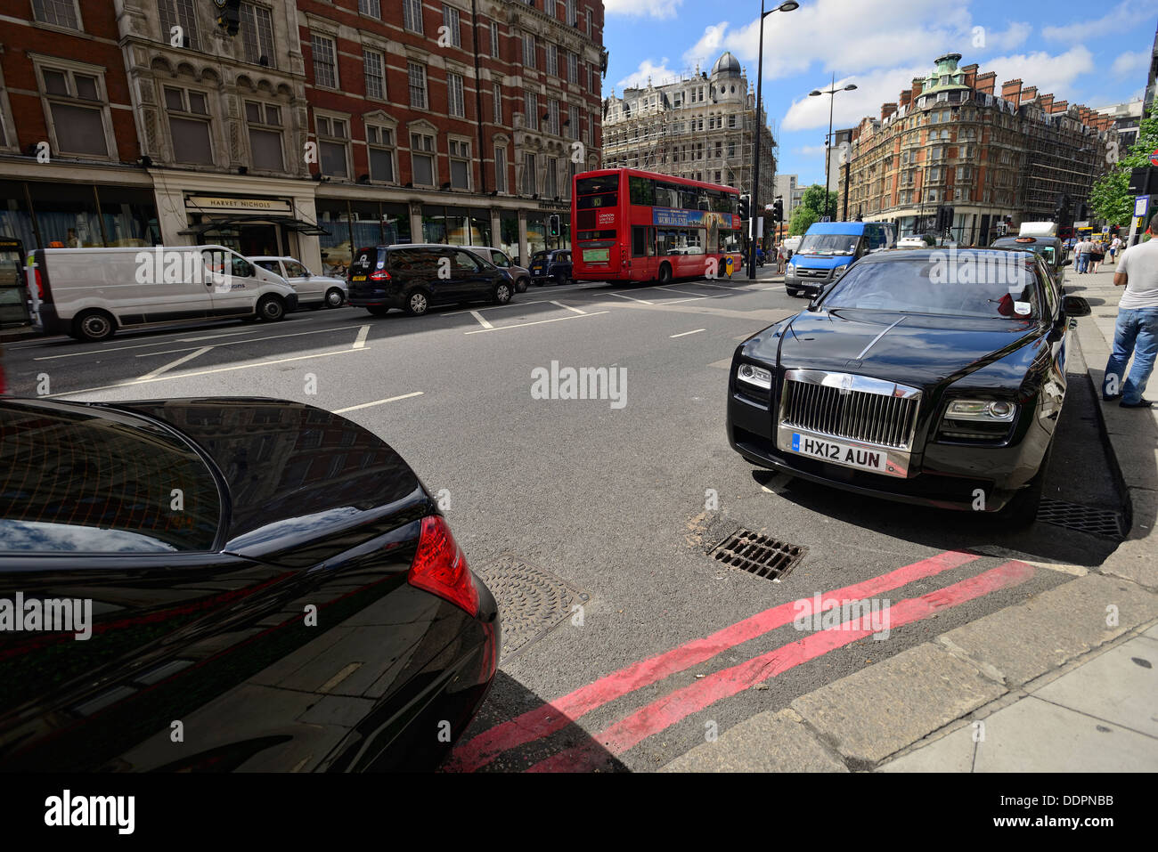 Rolls-Royce, eines der luxuriösesten Autos in der Welt vor einem Hotel geparkt Stockfoto