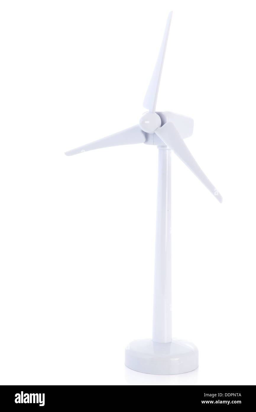 weiße Windkraftanlage isoliert auf weißem Hintergrund Stockfoto
