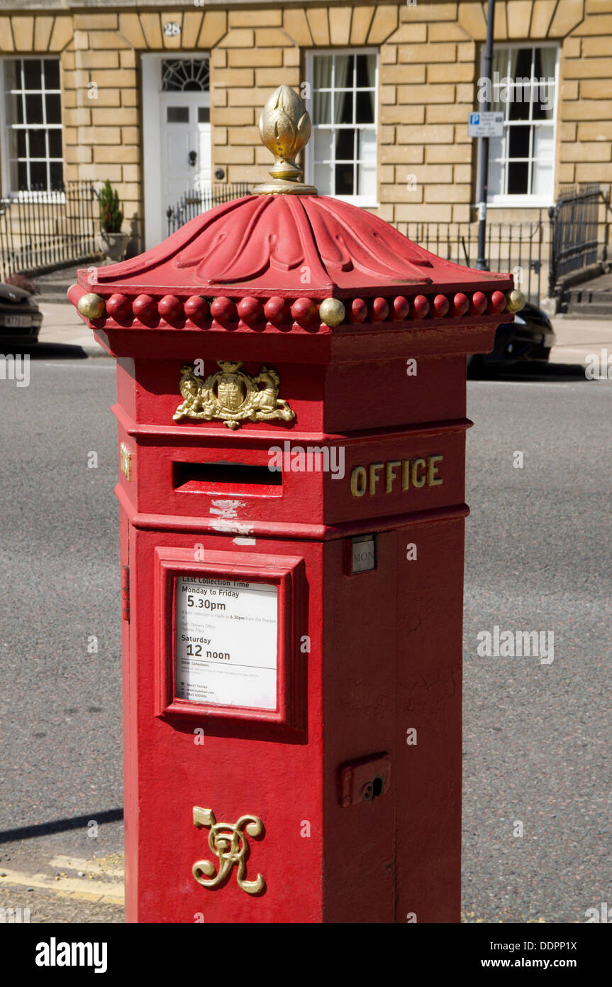 Viktorianischer Briefkasten, große Pulteney Street, Bath, Somerset, England. Stockfoto