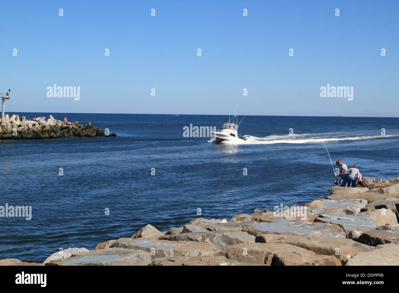 Ein Fischerboot in Münster Einlauf vom Atlantik entfernt. Point Pleasant Beach, New Jersey, USA Stockfoto