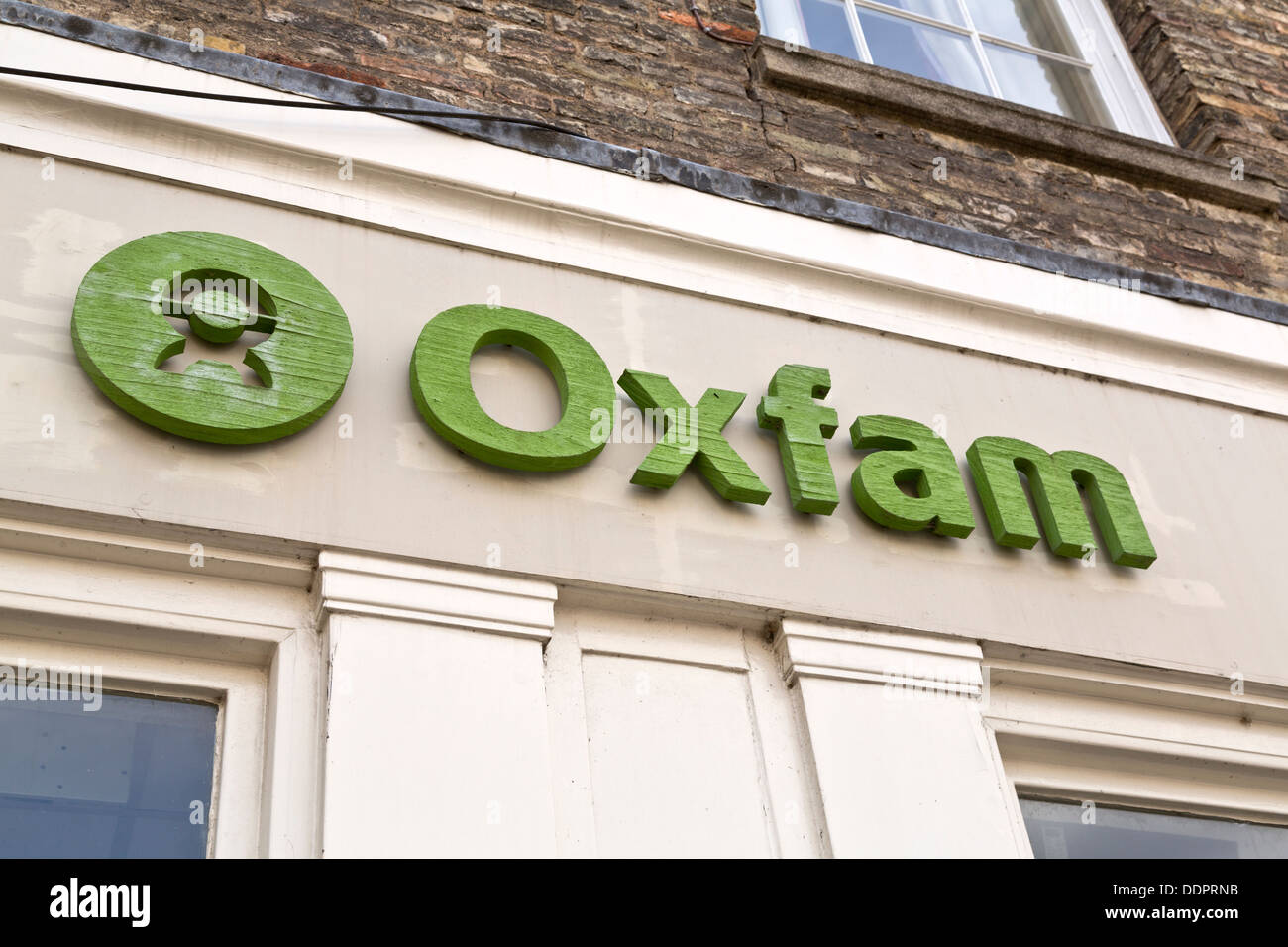 Logo der Oxfam-Charity-Shop in Cambridge, England Stockfoto