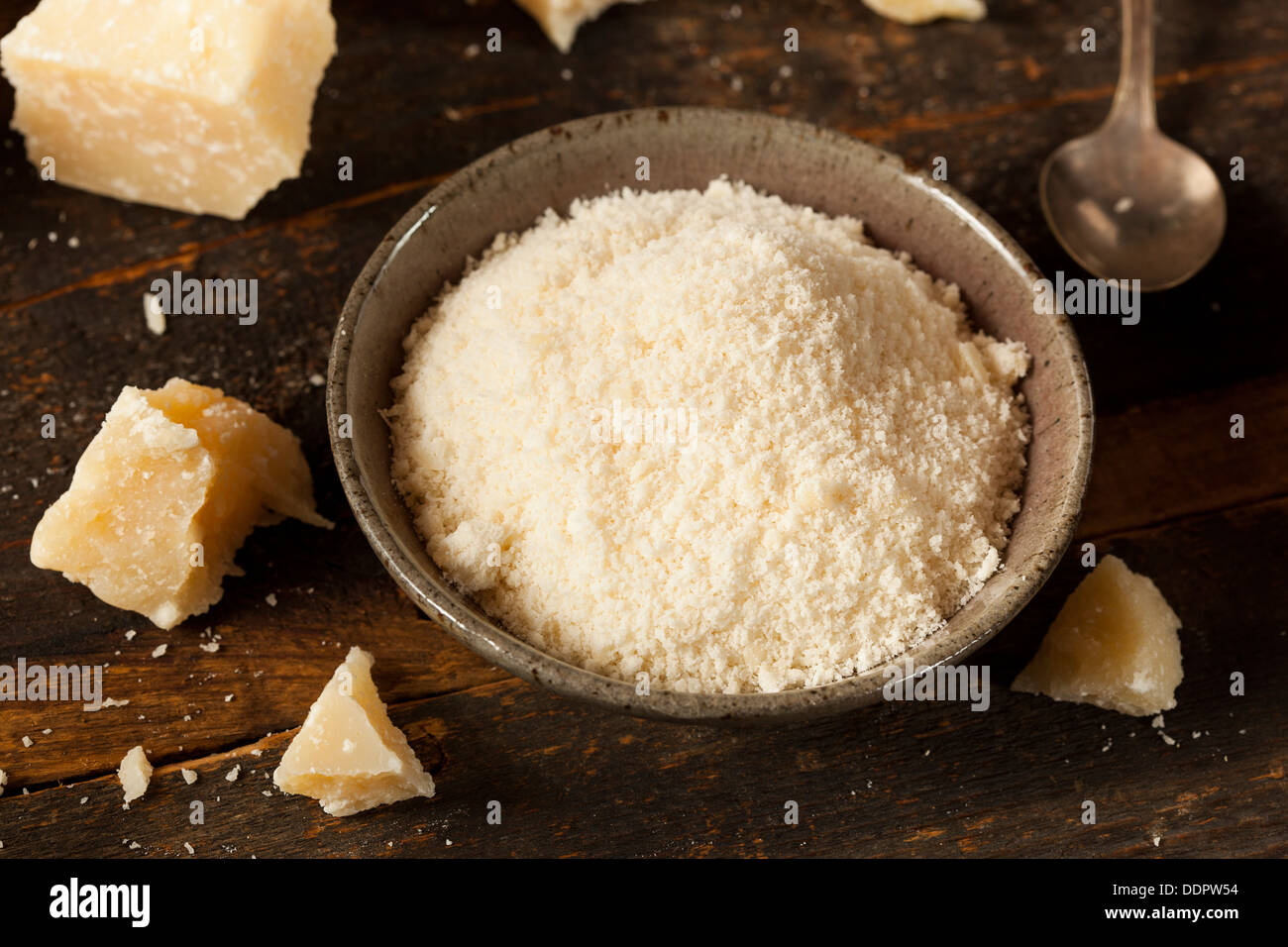 Gourmet Bio Parmesan-Käse auf einem Hintergrund Stockfoto
