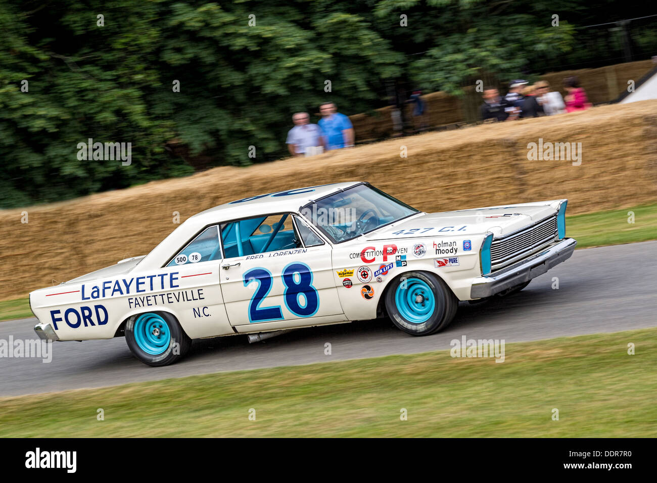 1962 Ford Galaxie 500 mit Fahrer Andrew Franzone auf die 2013 Goodwood Festival of Speed, Sussex, UK. Stockfoto