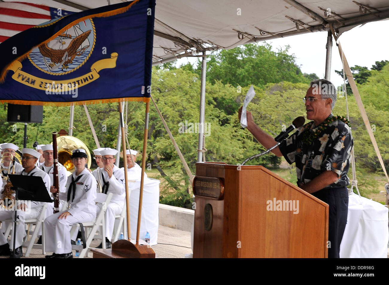 Kapitän Michael Lilly, USN (Ret), teilt einige seiner Familie Erinnerungen der Nimitz-Familie und ihre Zeit in Hawaii als Teil der USS Missouri Memorial Association 68.-Jahr-Feier zum Gedenken an das Ende des zweiten Weltkrieges, Montag, 2. September, am Stockfoto