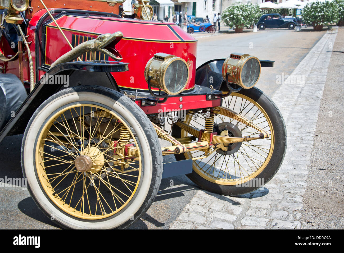 Oldtimer-Automobil-Ausstellung vor dem Schloss von Blois - Val de Loire, Frankreich Stockfoto