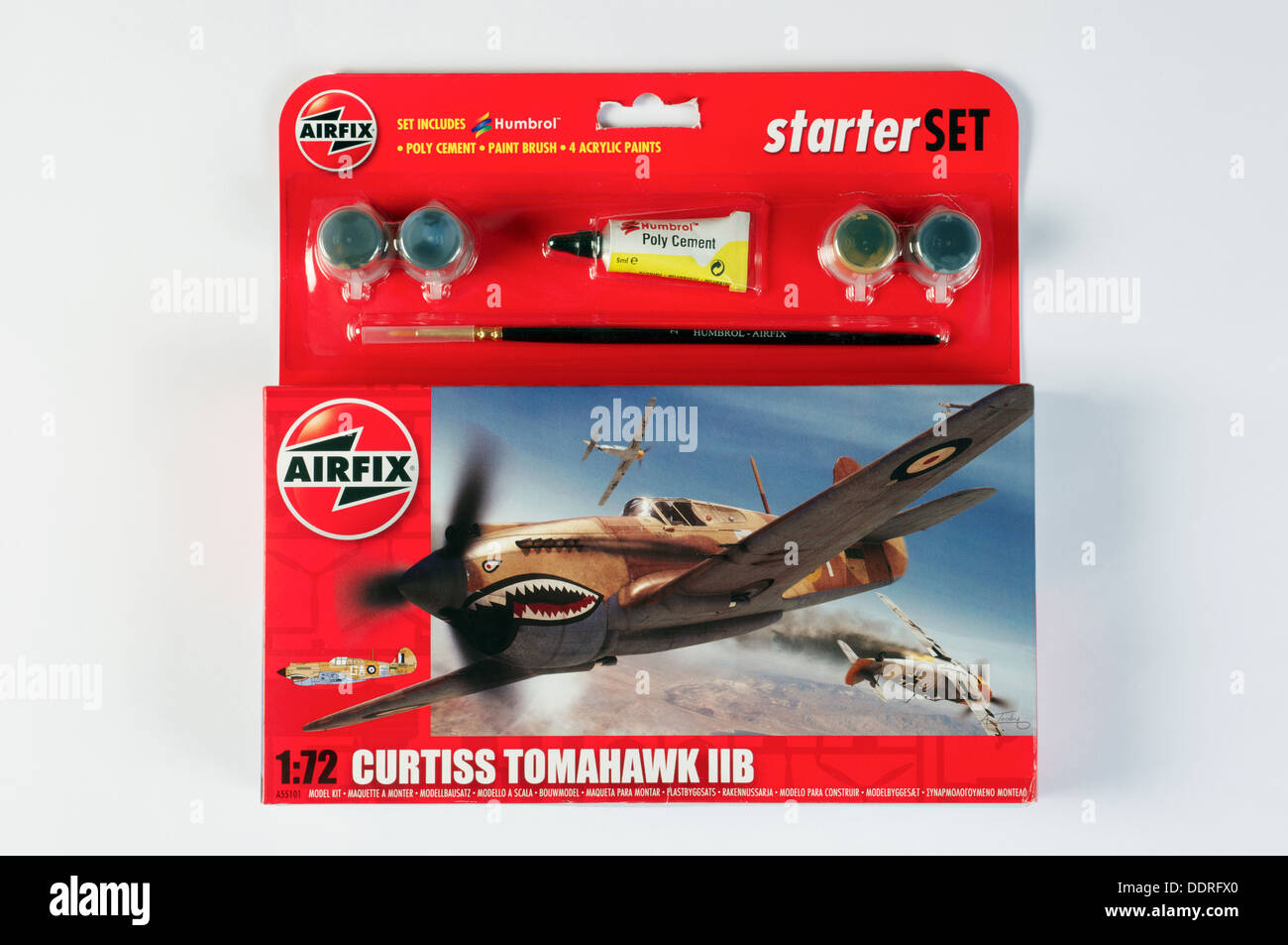 Airfix 1: 72 Skala Curtiss Tomahawk Modell-Flugzeug-Starter-Kit mit Kleber und Lacke Stockfoto