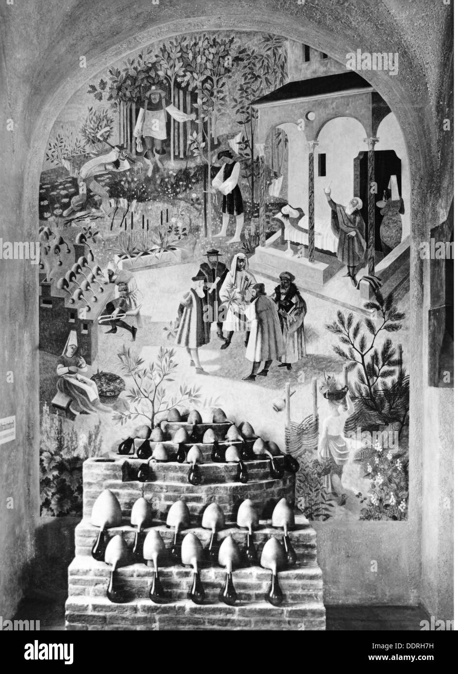 Medizin, Apotheke, Apotheke, Stills vor Fresko mit Ärzten und Kräuterkundigen, Destillation, Stills, Destillation, Destillation, Destillation, Destillation, Destillation, Destillation, Beruf, Berufe, Arzt, Mediziner, Mediziner, Medizin, Apotheke, Apotheke, Apotheke, Apotheker, Apotheker, Apotheker, Apotheker, Apotheker, Arzt, Heilkräuter, Heilkräuter, Medizin, Medizin, Medizin, Medizin, Medizin, Medizin, Medizin, Medizin, Medizin, Medizin Stockfoto