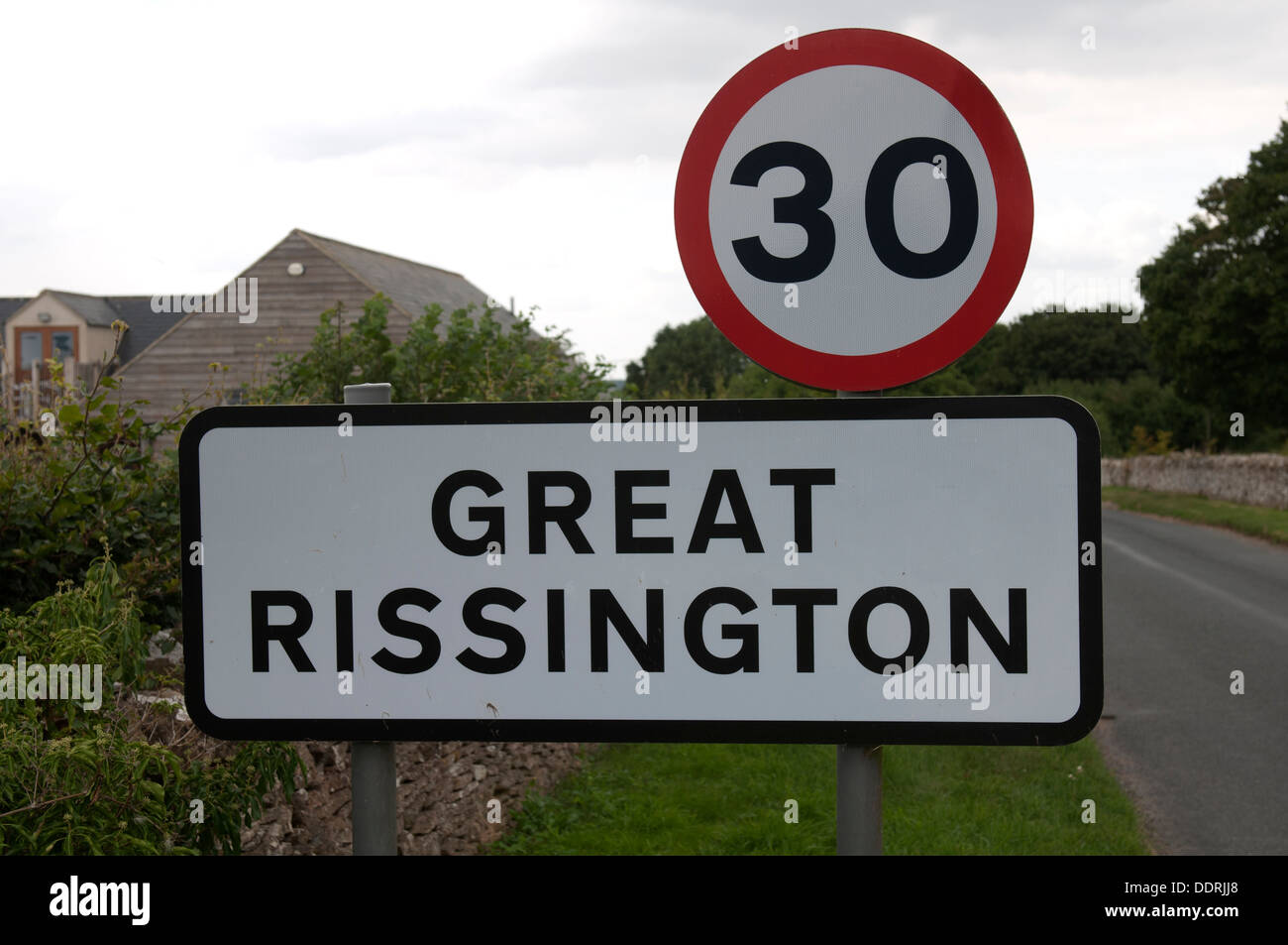 Große Rissington Dorf Schild, Gloucestershire, England, UK Stockfoto