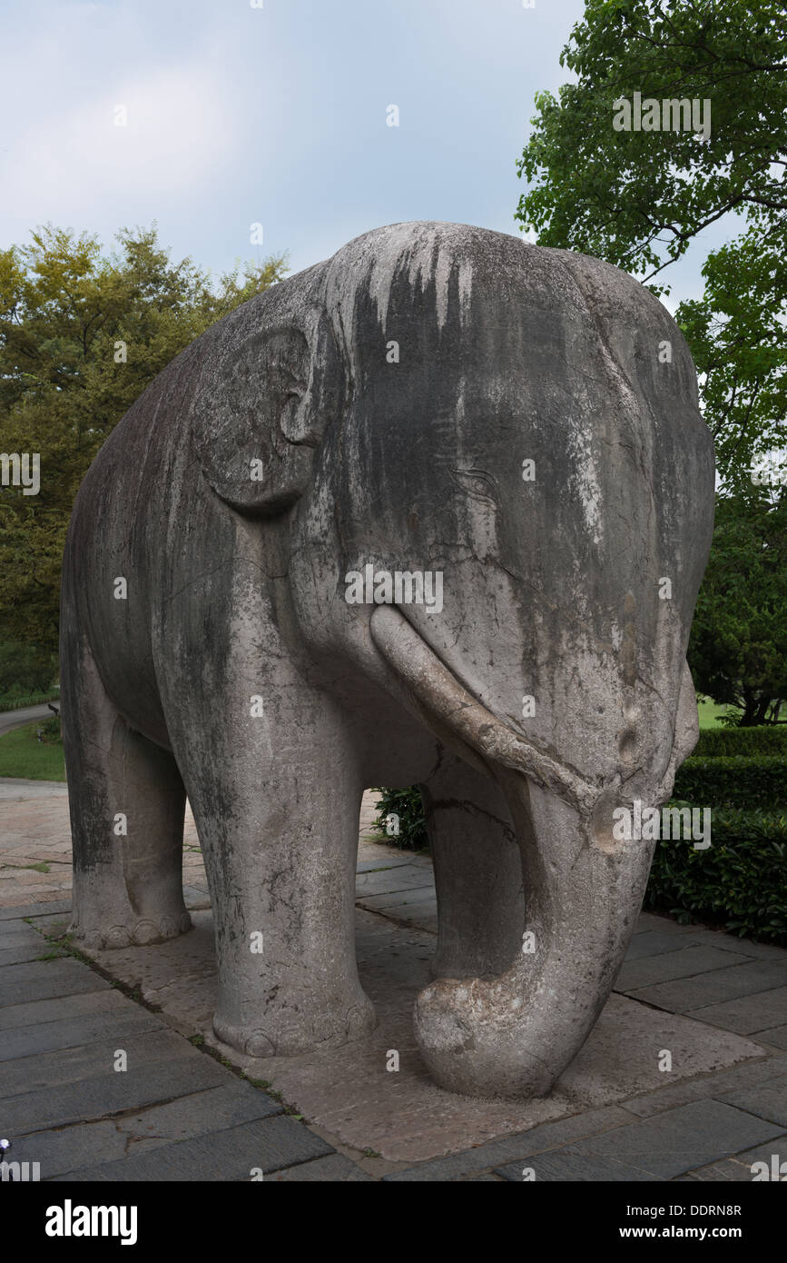 Ming-Gräber, Nanjing, China. Statue eines Elefanten Elefant unterwegs. Stockfoto