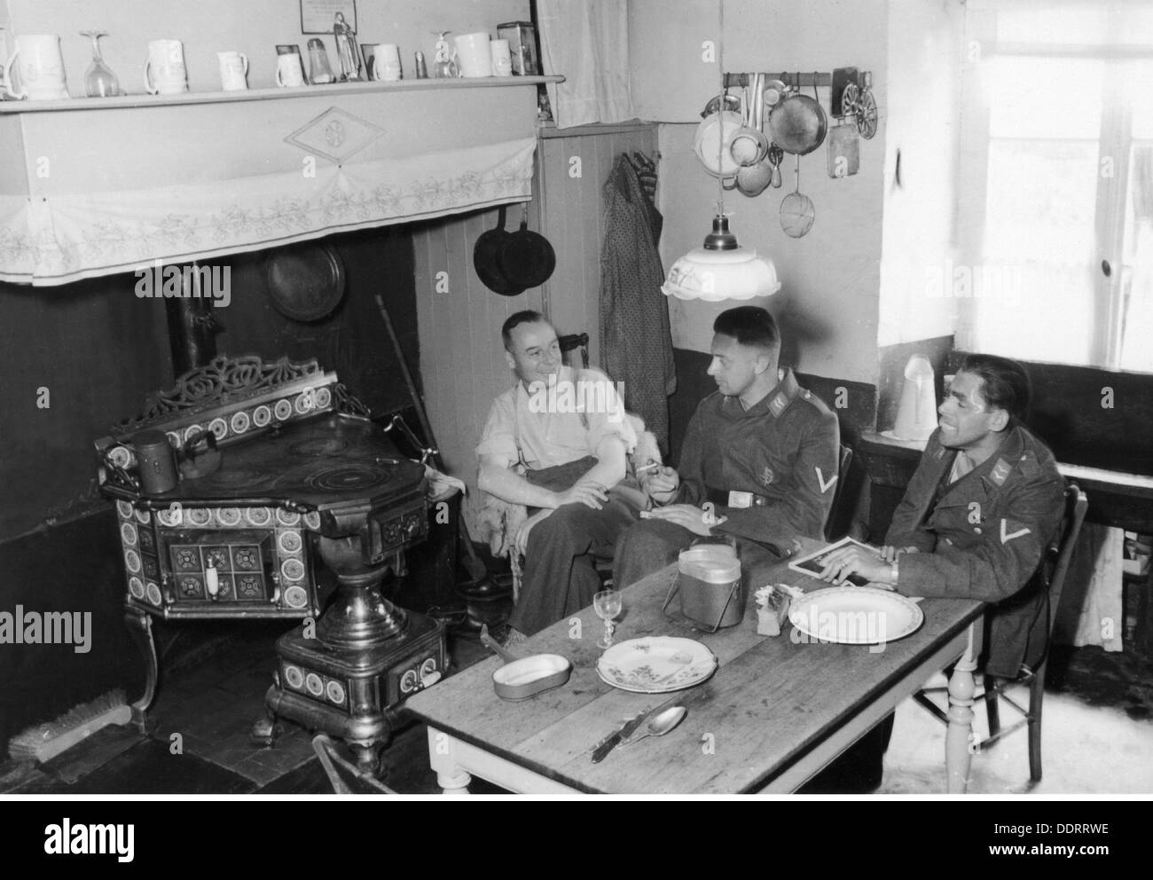 Zweiter Weltkrieg, Propaganda, Deutschland, Kriegskorrespondenten der 3. Luftwaffe Kriegskorrespondenten Company, Viertel in Belgien, 12. - 18.6.1940, Zusätzliche-Rechte-Clearences-Nicht Verfügbar Stockfoto