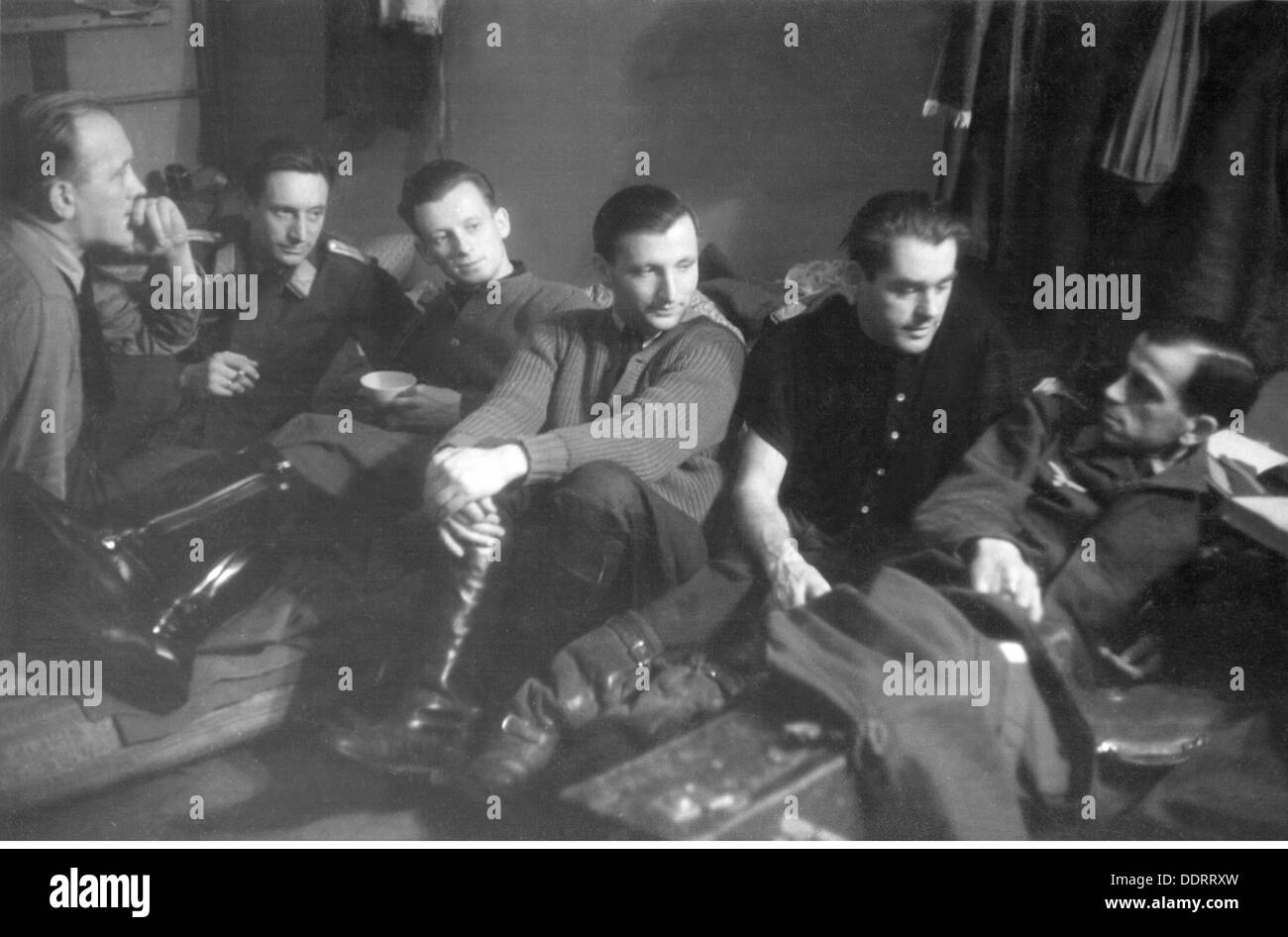 Zweiter Weltkrieg, Propaganda, Deutschland, Kriegskorrespondenten der 3. Luftwaffe Kriegskorrespondenten Firma in Quartieren in Smolensk, Russland, November 1941, Zusatzrechte-Clearences-nicht verfügbar Stockfoto