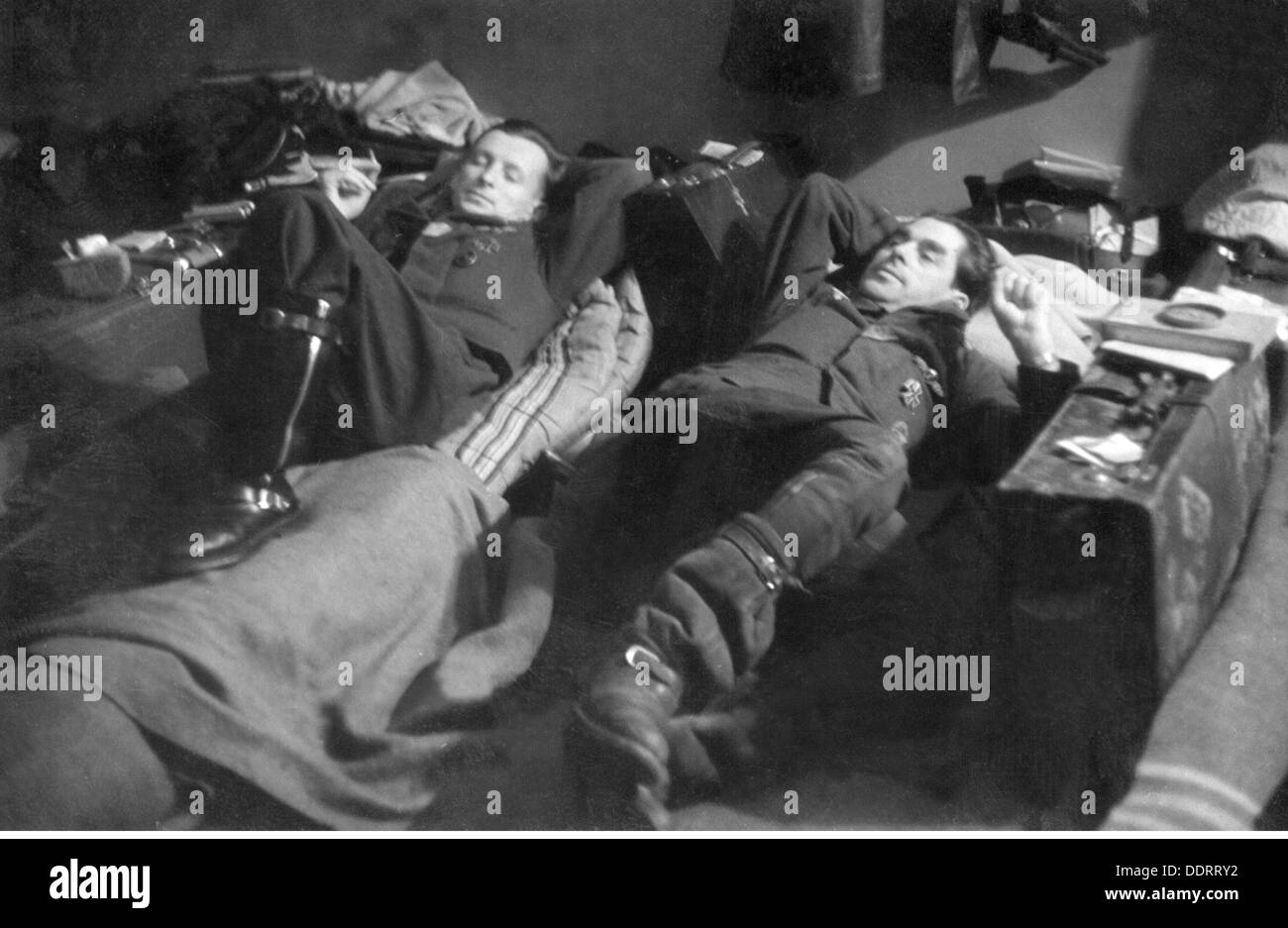 Zweiter Weltkrieg, Propaganda, Deutschland, Kriegskorrespondenten der 3. Luftwaffe Kriegskorrespondenten Firma in Quartieren in Smolensk, Russland, November 1941, Zusatzrechte-Clearences-nicht verfügbar Stockfoto