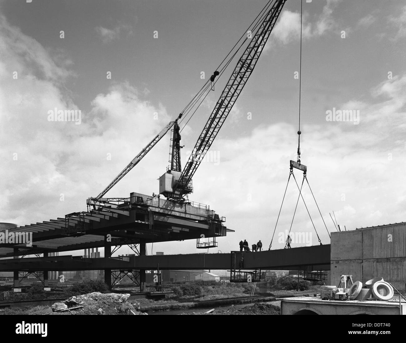 Tinsley Viaduct im Bau, Meadowhall, in der Nähe von Sheffield, South Yorkshire, 1967. Künstler: Michael Walters Stockfoto