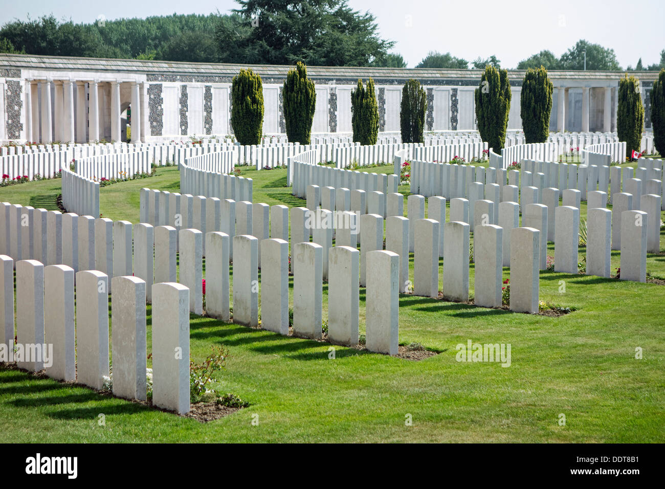 WWI-Denkmal für die fehlende auf dem Tyne Cot Friedhof für ersten Weltkrieg eine britische Soldaten, Zonnebeke, West-Flandern, Belgien Stockfoto