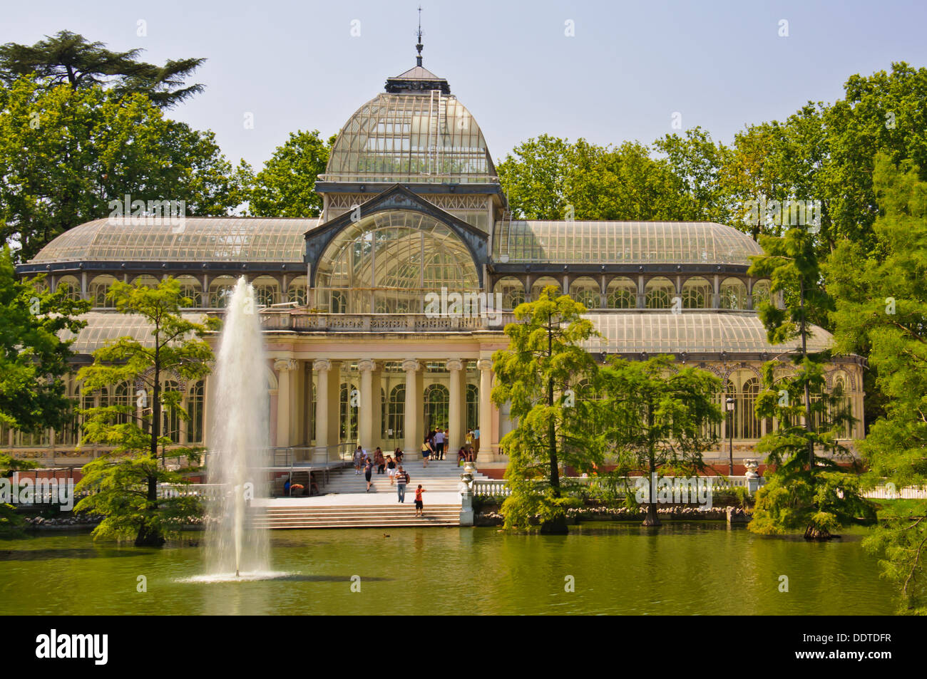 Der Palacio de Cristal ("Kristallpalast") in Buen Retiro Park in Madrid. Stockfoto