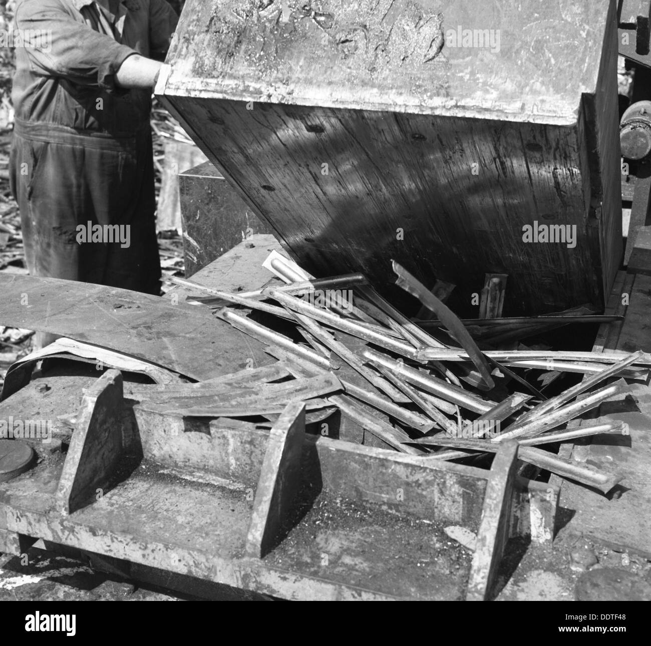 Deutsch Paters box Ballenpresse vernichtende Schrott, Rotherham, South Yorkshire, 1963.  Künstler: Michael Walters Stockfoto