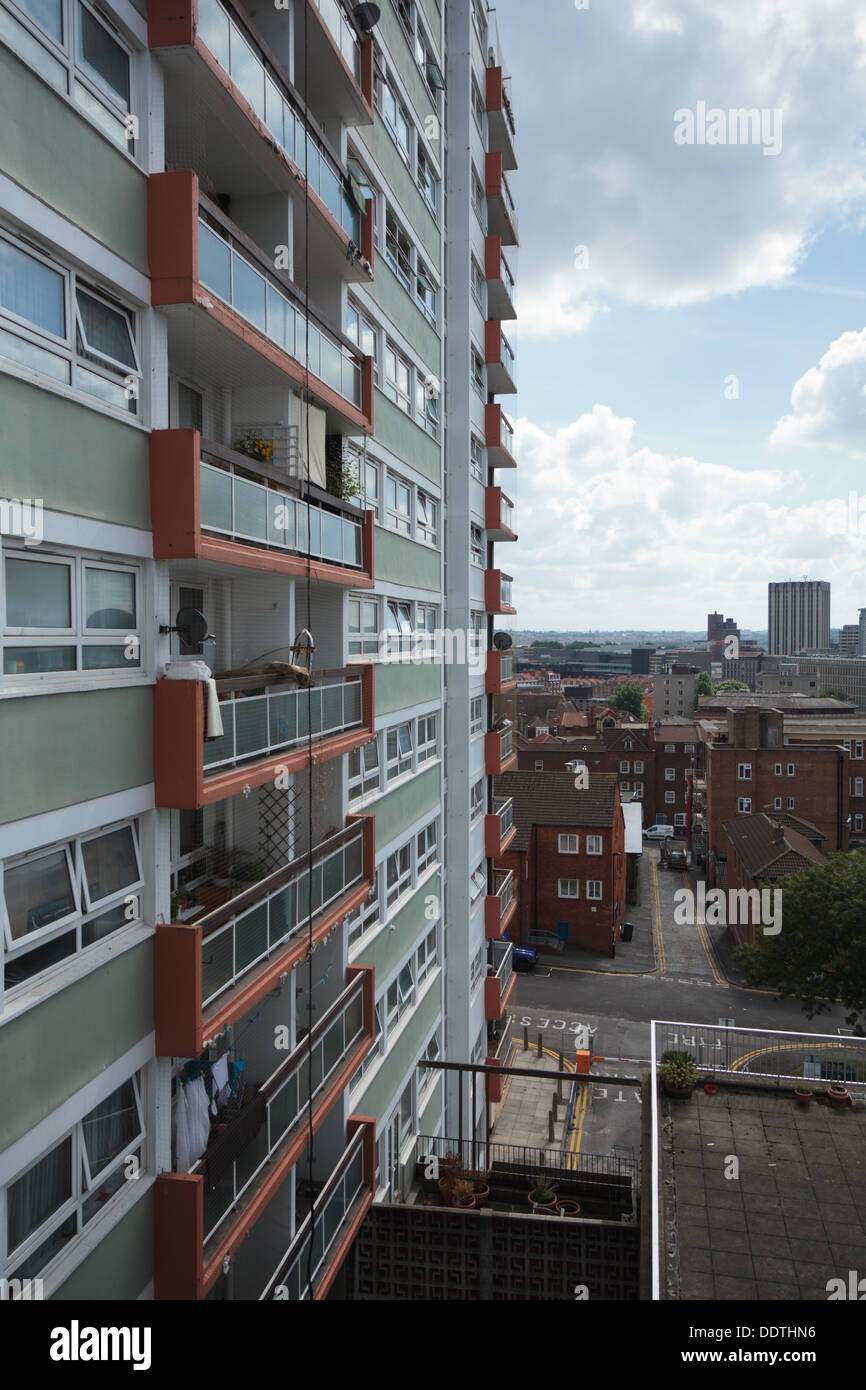 Dove Straße Wohnungen, 1960er Jahre Sozialwohnungen Block von Stadt Architekten-Abteilung, Bristol, zeigt der Blick auf hohem Niveau über Stadt. Stockfoto