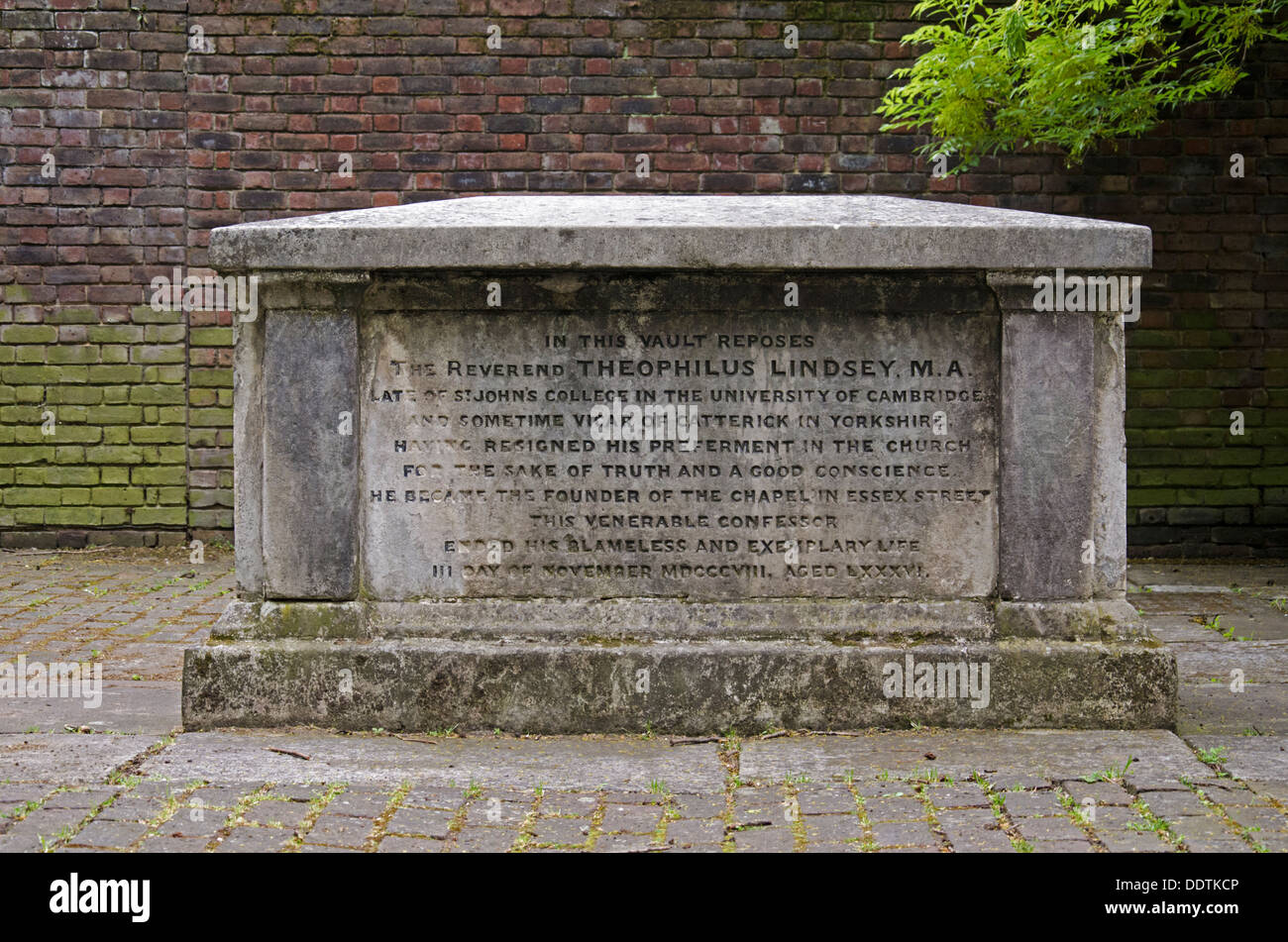 Das Grab von Theophilus Lindsey (1723-1808) in Bunhill Felder Burial Ground. Stockfoto