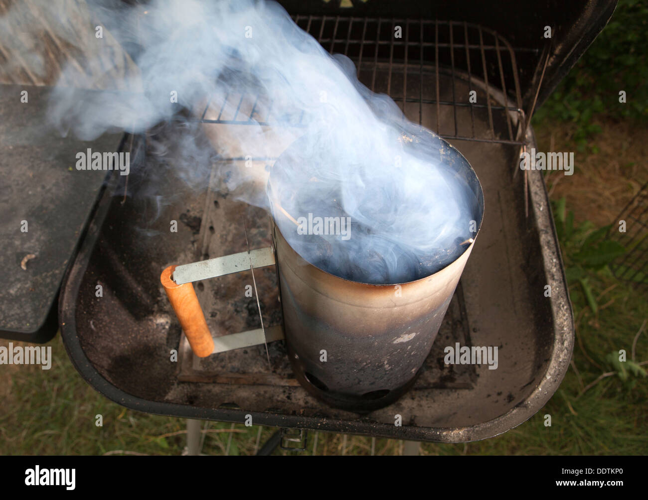 Rauch aus Kohle Vorspeise Stockfoto