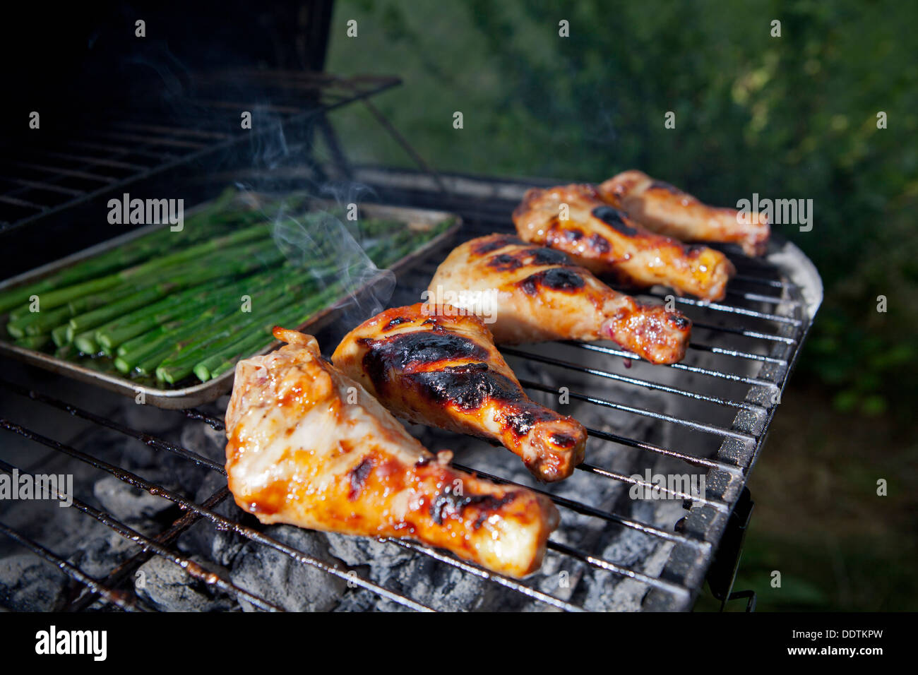 Grill drumsticks -Fotos und -Bildmaterial in hoher Auflösung – Alamy Grill drumsticks -Fotos und -Bildmaterial in hoher Auflösung – Alamy