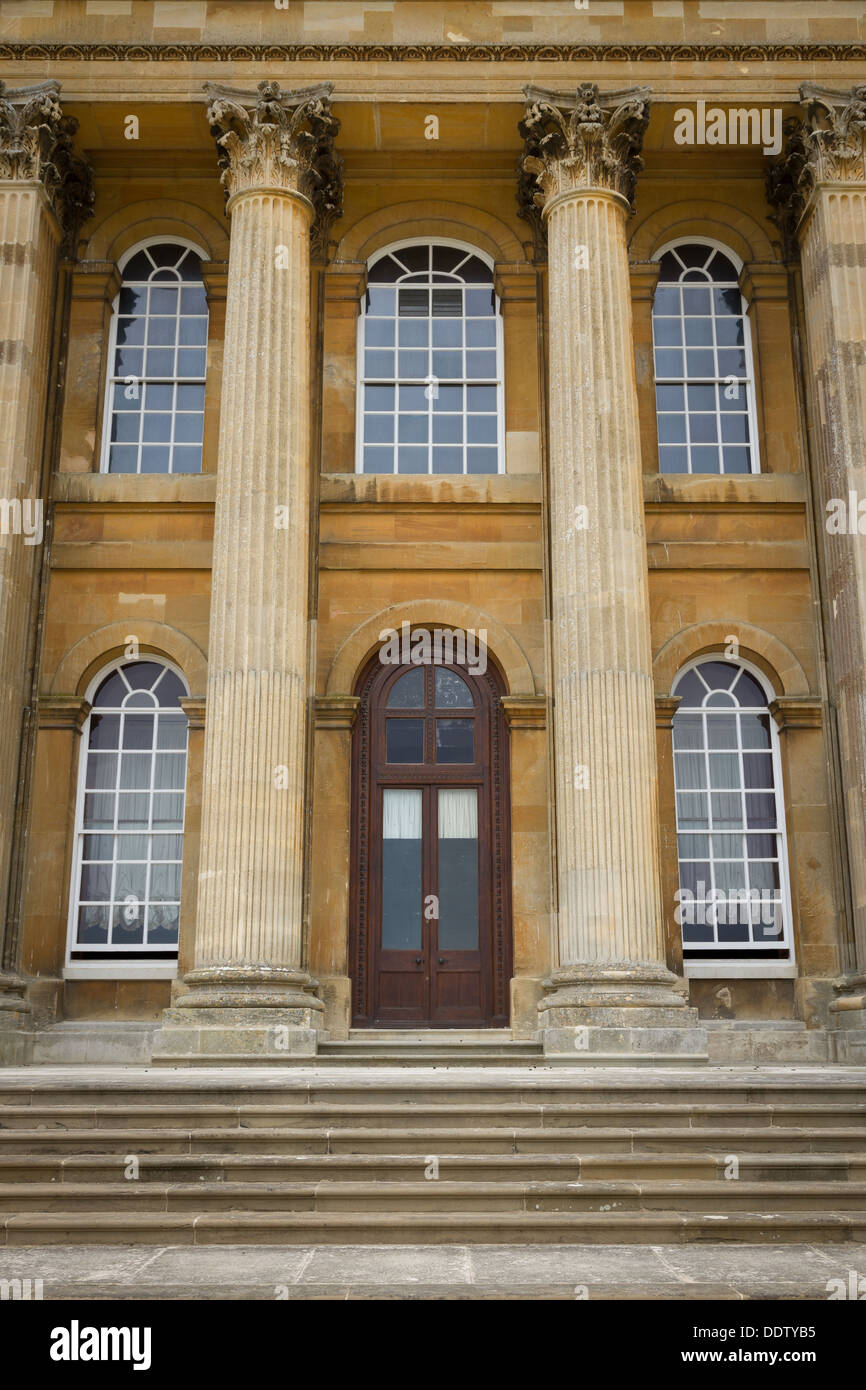 Die vordere Fassade der Blenheim Palace bei Woodstock, Oxfordshire, England Stockfoto