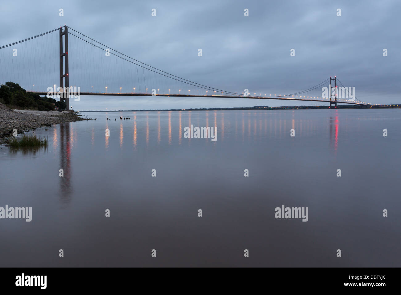 Humber Bridge bei Sonnenaufgang (Hull, UK) Stockfoto
