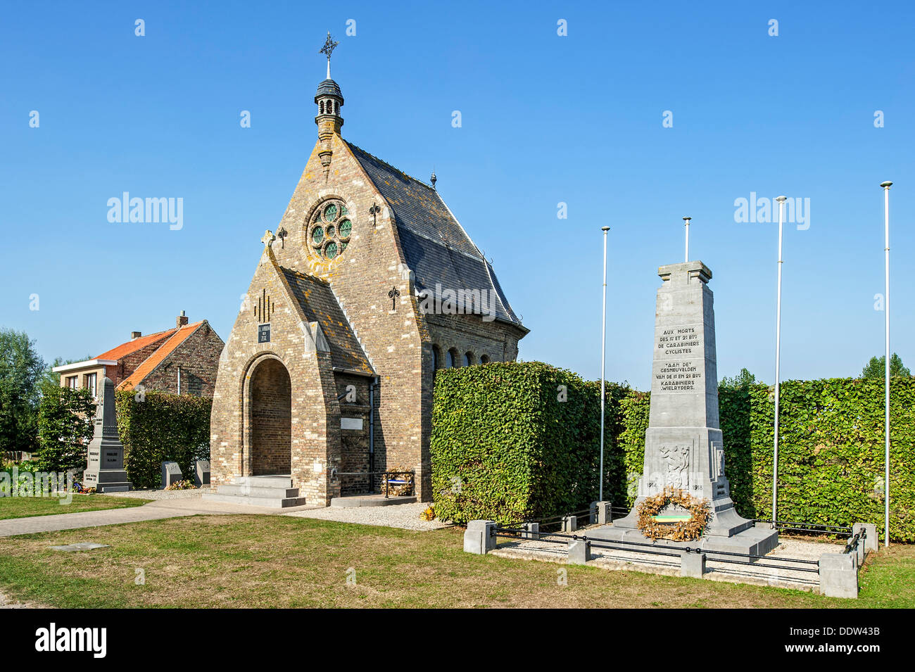 Notre Dame der Sieg-Kapelle und erste Weltkrieg ein Denkmal an die Muttergottes Ecke, Oud-Stuivekenskerke, Flandern, Belgien Stockfoto
