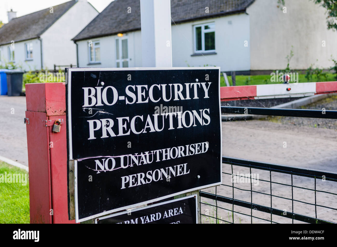 Melden Sie sich an einer ländlichen Schule "Bio-Sicherheitsvorkehrungen" Stockfoto