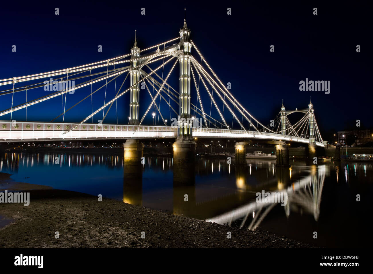 Albert Bridge, London bei Nacht Stockfoto