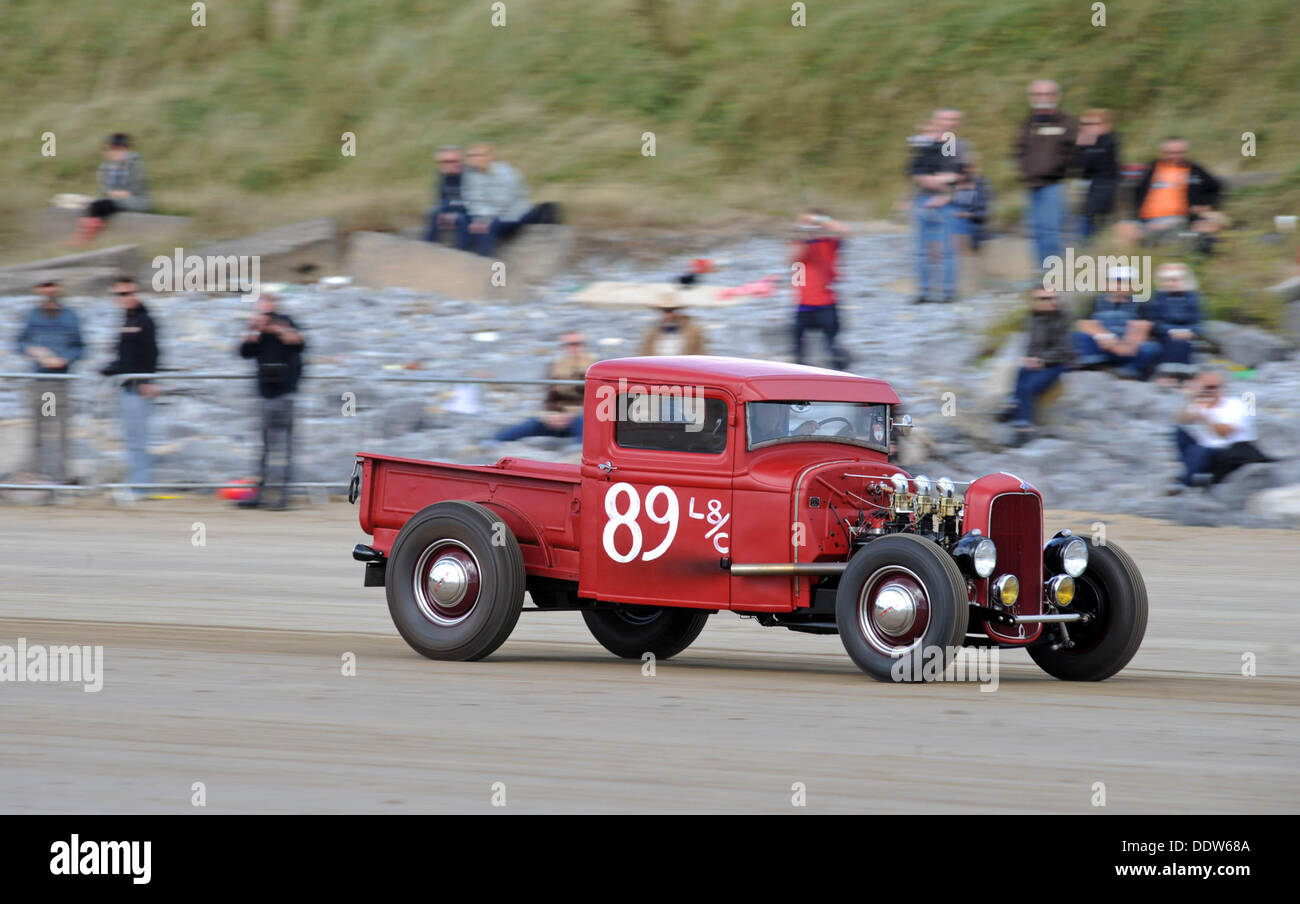 Pendine Sands, Wales, UK. 07. Sep, 2013.  Die ersten jährlichen Amateur Hot Rod Rennen im Pendine Sands vor der Küste von West Wales heute. Die Veranstaltung wird von der Vintage Hot Rod Association gehostet. © Phil Rees/Alamy Live News Bildnachweis: Phil Rees/Alamy Live-Nachrichten Stockfoto