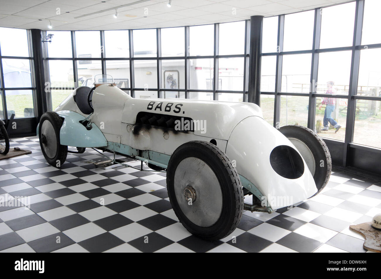 Pendine Sands, Wales, UK. 07. Sep, 2013.     Die Geschwindigkeit der Maschine in einem Museum an Pendine BABS. Es folgte einen schrecklichen Unfall im Jahre 1927 als Parry Thomas enthauptet wurde, dass Rennen im Pendine Sands zum Stillstand aufgerufen wurde. Bildnachweis: Phil Rees/Alamy Live-Nachrichten Stockfoto