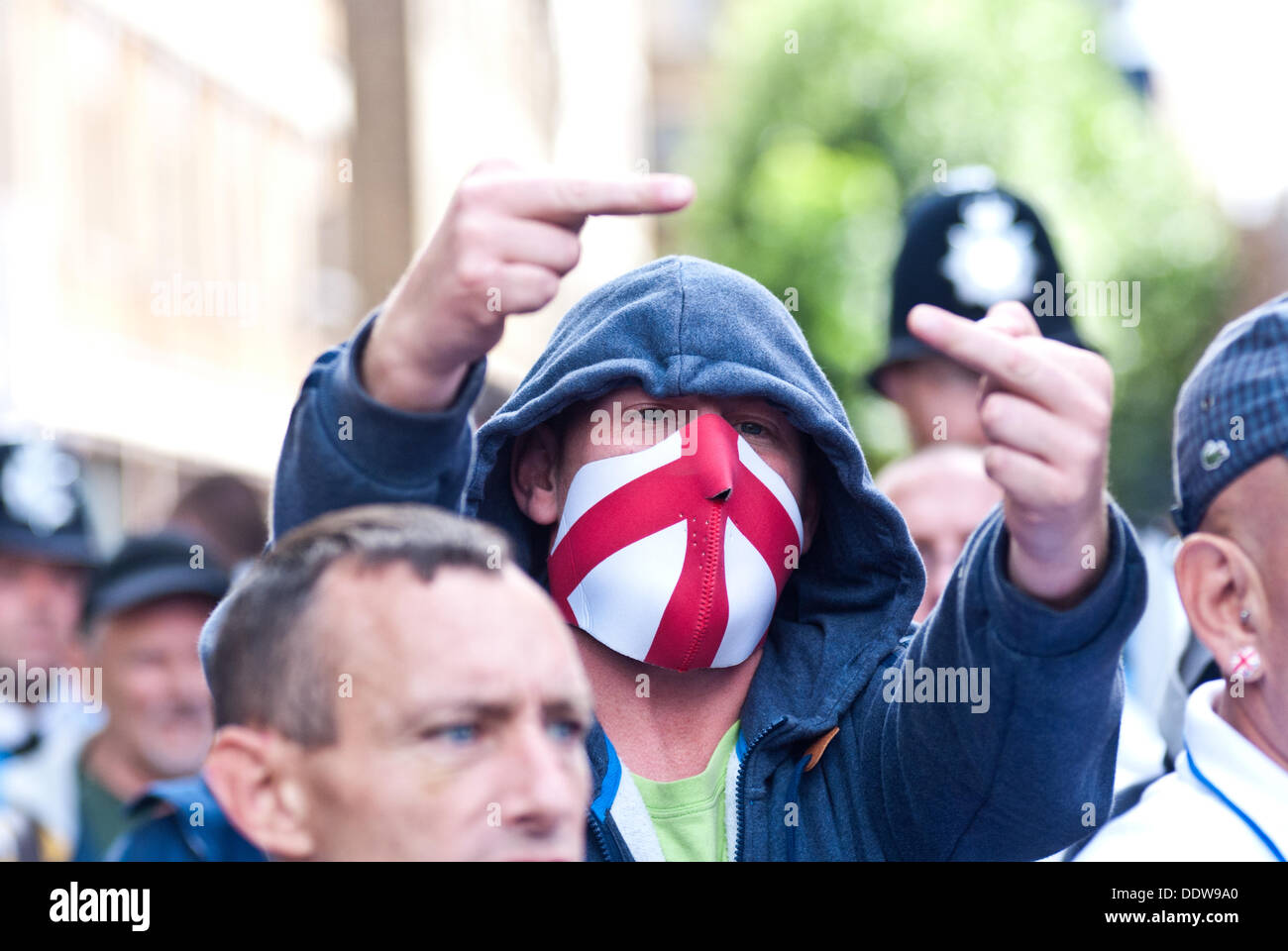 London, UK. 7. September 2013. ein EDL-Anhänger während des Protestes gegen was sie, wie der Einfluss des Islam im Bereich Tower Hamlets sehen. Bildnachweis: Piero Cruciatti/Alamy Live-Nachrichten Stockfoto