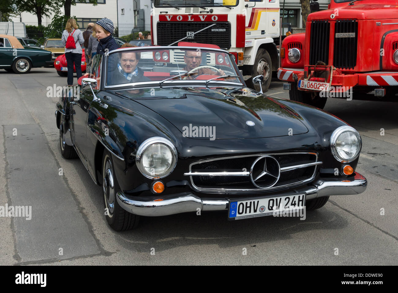 BERLIN - Mai 11: Auto Mercedes-Benz 190SL, 26. Oldtimer-Tage Berlin-Brandenburg, 11. Mai 2013 Berlin, Deutschland Stockfoto