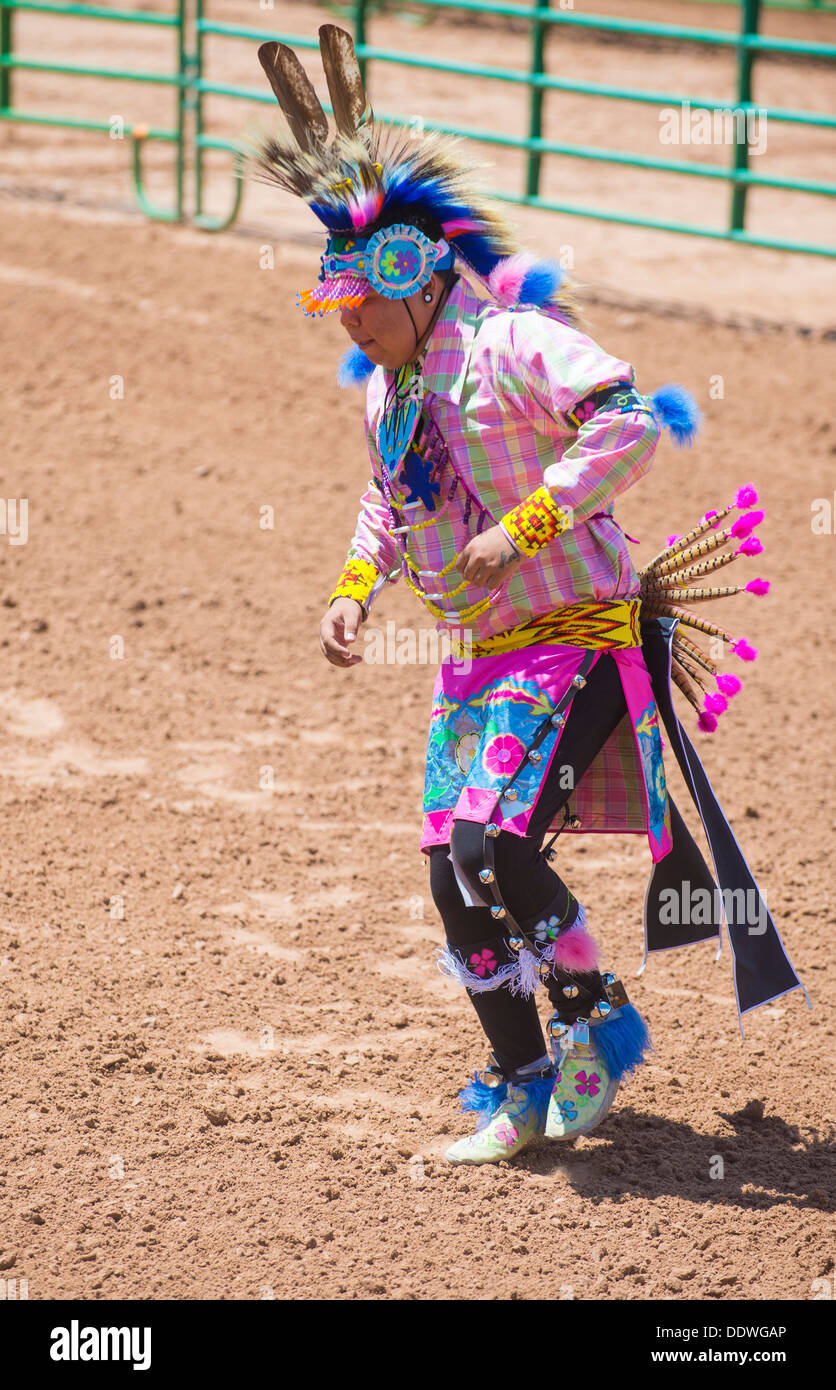 Eine nicht identifizierte Indianer beteiligt sich bei der Eröffnungsfeier des 92. jährliche Indian Rodeo in Gallup Stockfoto