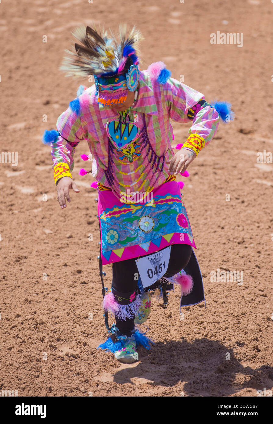 Eine nicht identifizierte Indianer beteiligt sich bei der Eröffnungsfeier des 92. jährliche Indian Rodeo in Gallup Stockfoto