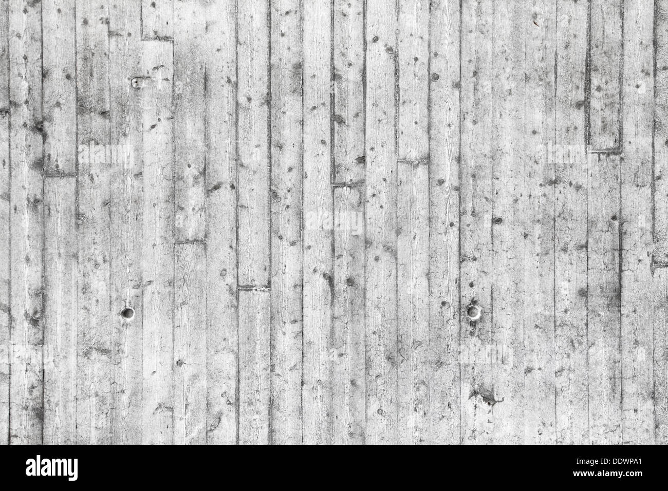 Weiße Betonwand mit hölzernen Schalung Muster Stockfoto