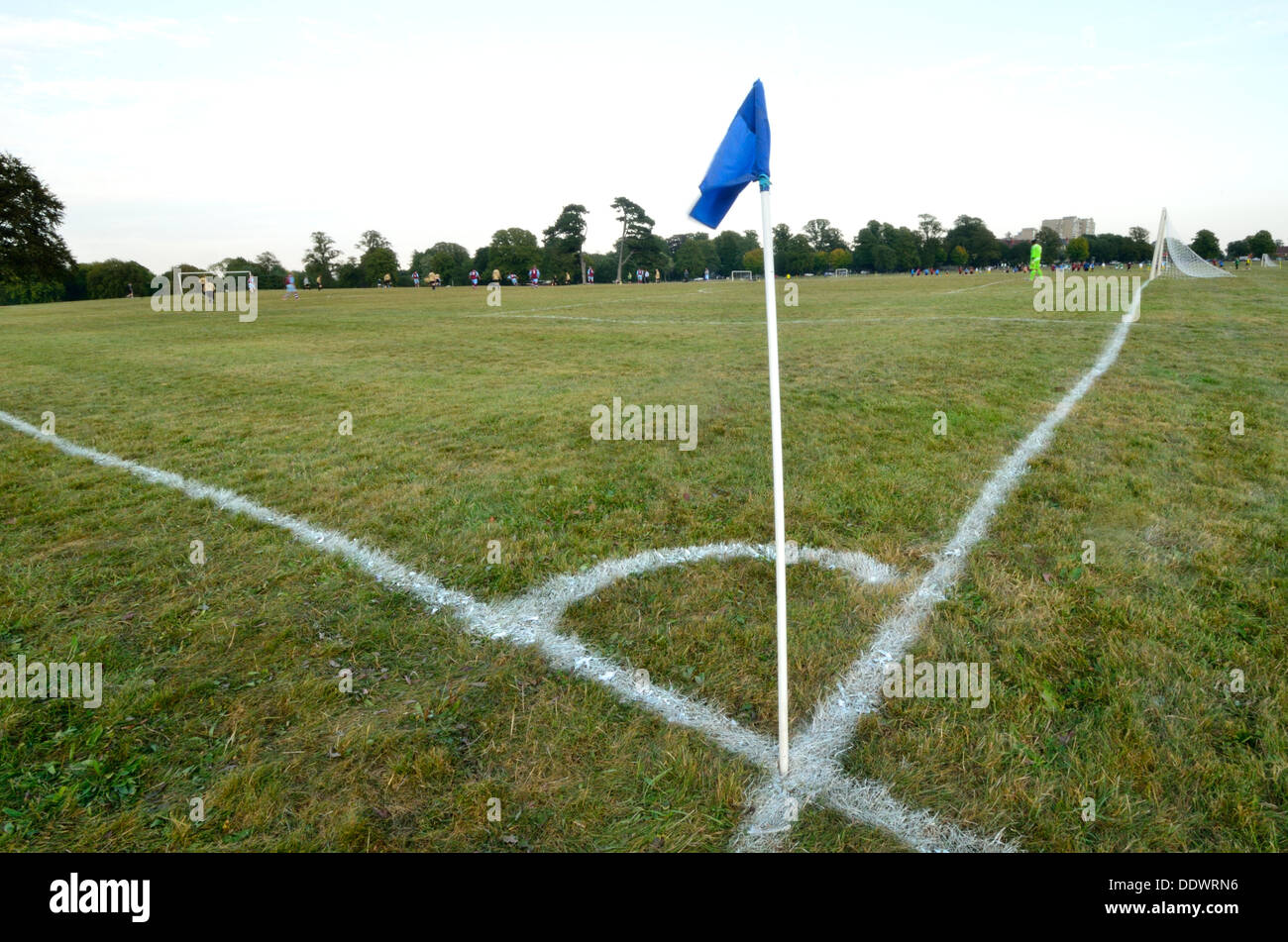 Amateur-Fußball Spiel Eckfahne. Bristol Downs league England UK Stockfoto