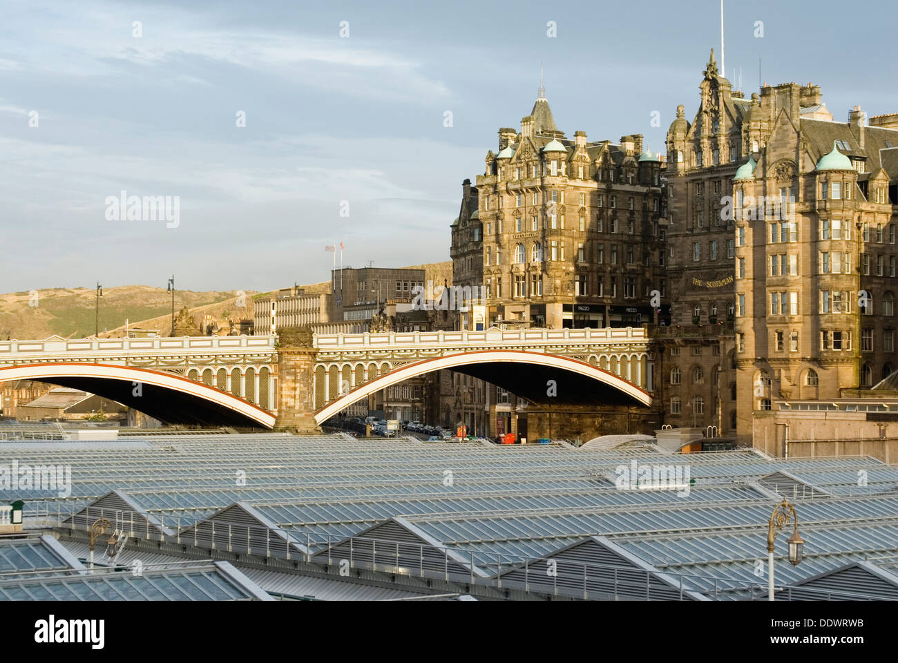 Waverley Station und Northbridge, Edinburgh, Schottland, Vereinigtes Königreich, Europa Stockfoto