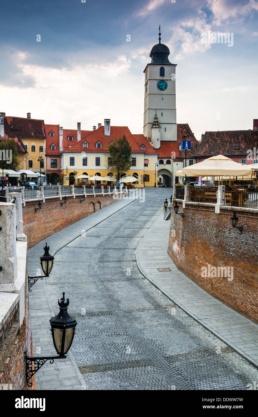 In der Innenstadt von Sibiu mit weniger Platz aus die Lügenbrücke gesehen. Rumänien Stockfoto