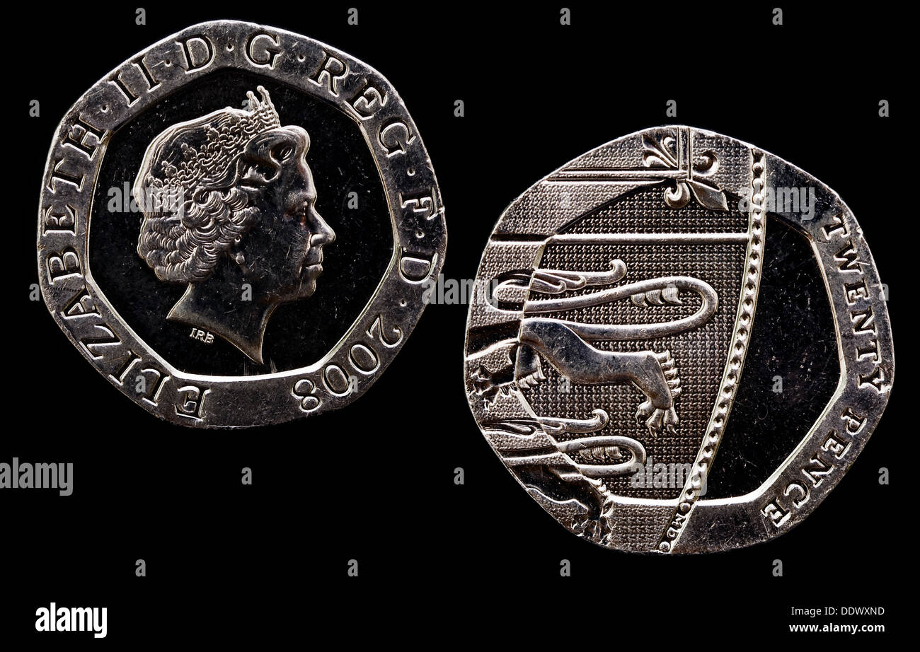 Nahaufnahme des Kopfes und der Schweif einer britischen zwanzig Pence Münze vor einem schwarzen Hintergrund. Stockfoto