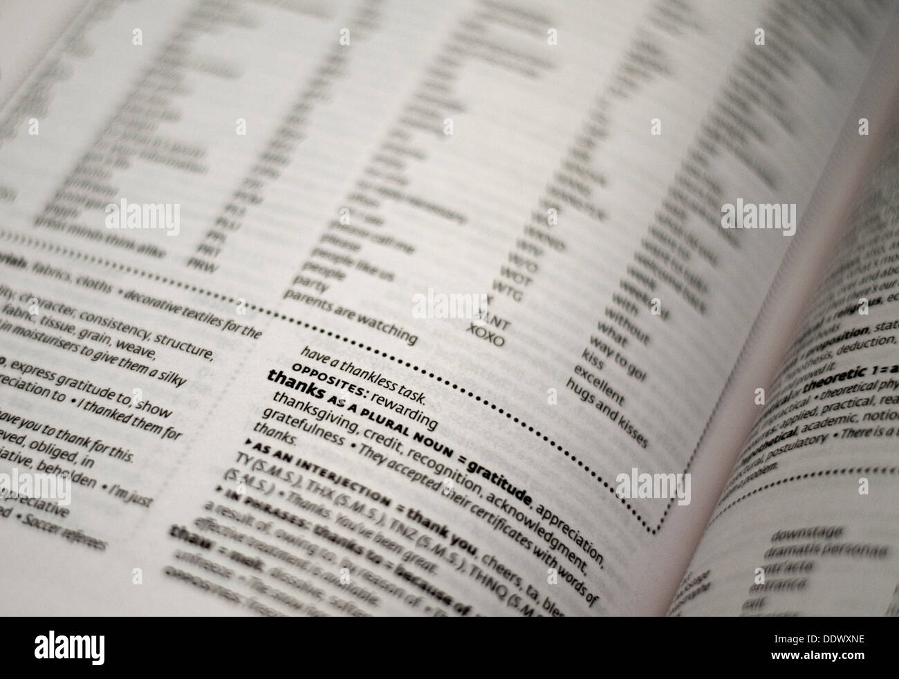 Nahaufnahme des Wortes "Danke" in einer offenen Thesaurus. Stockfoto