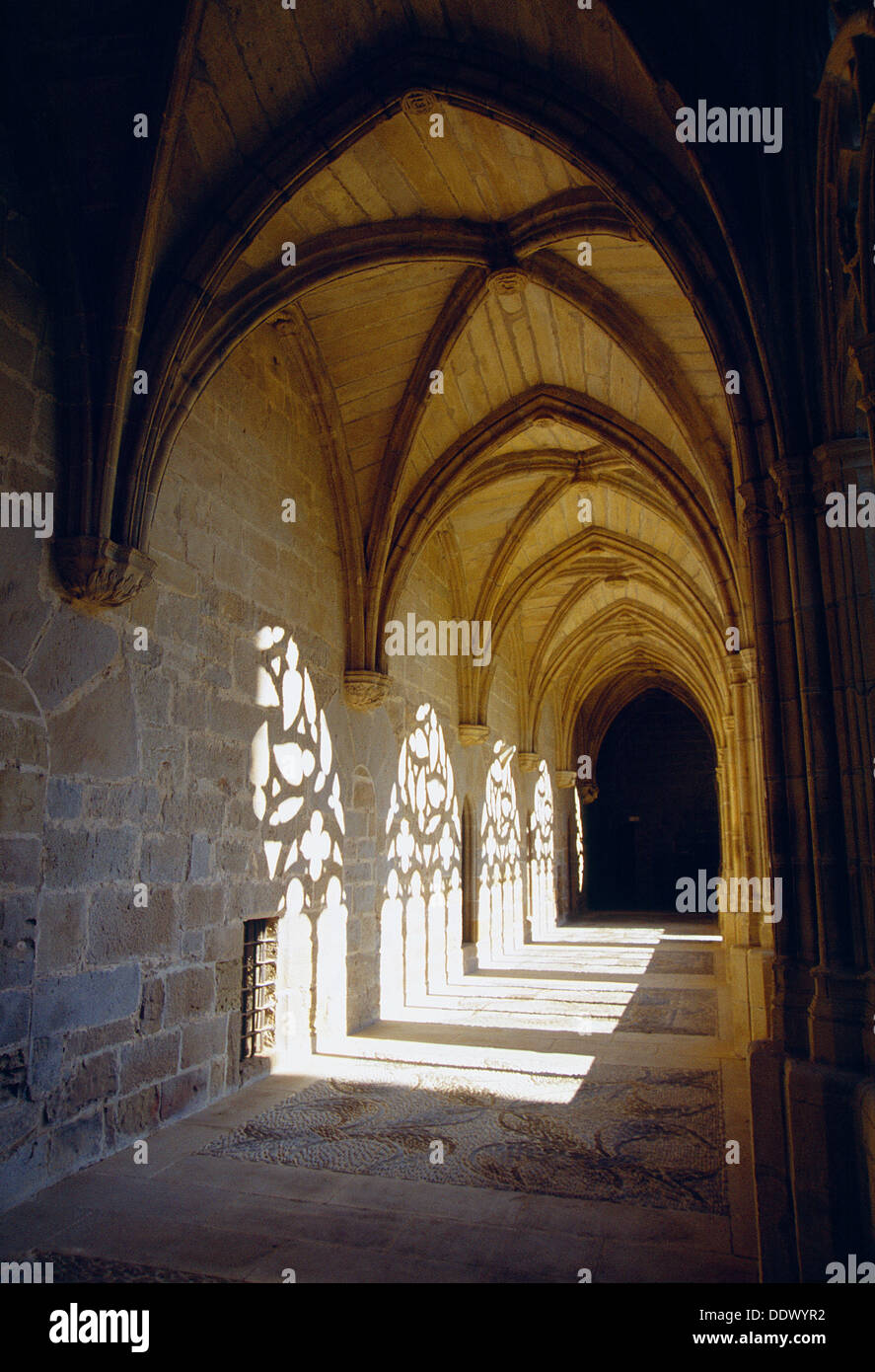 Gotischer Kreuzgang. Kloster von La Oliva, Carcastillo, Navarra, Spanien. Stockfoto