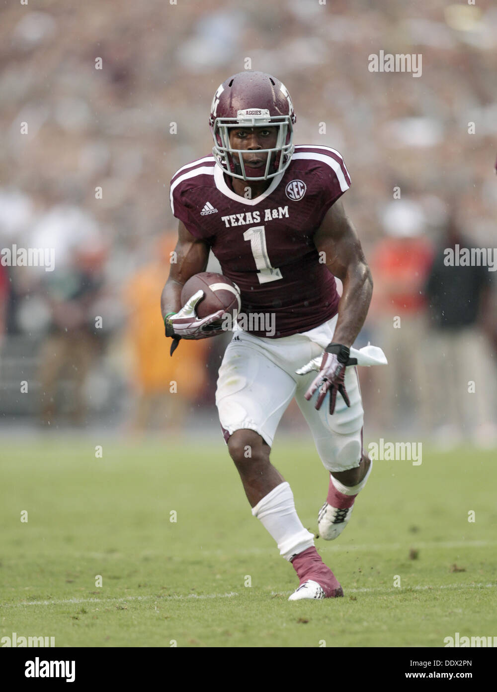 College Station, Texas, USA. 8. September 2013. 07.09.13 - Texas A & M RB Ben Malena (1) im Spiel gegen Sam Houston State in Kyle Field in College Station, Texas Samstag, 7. September 2013. A & M gewann 65-28.Photo von Erich Schlegel Credit: Erich Schlegel/ZUMAPRESS.com/Alamy Live News Stockfoto