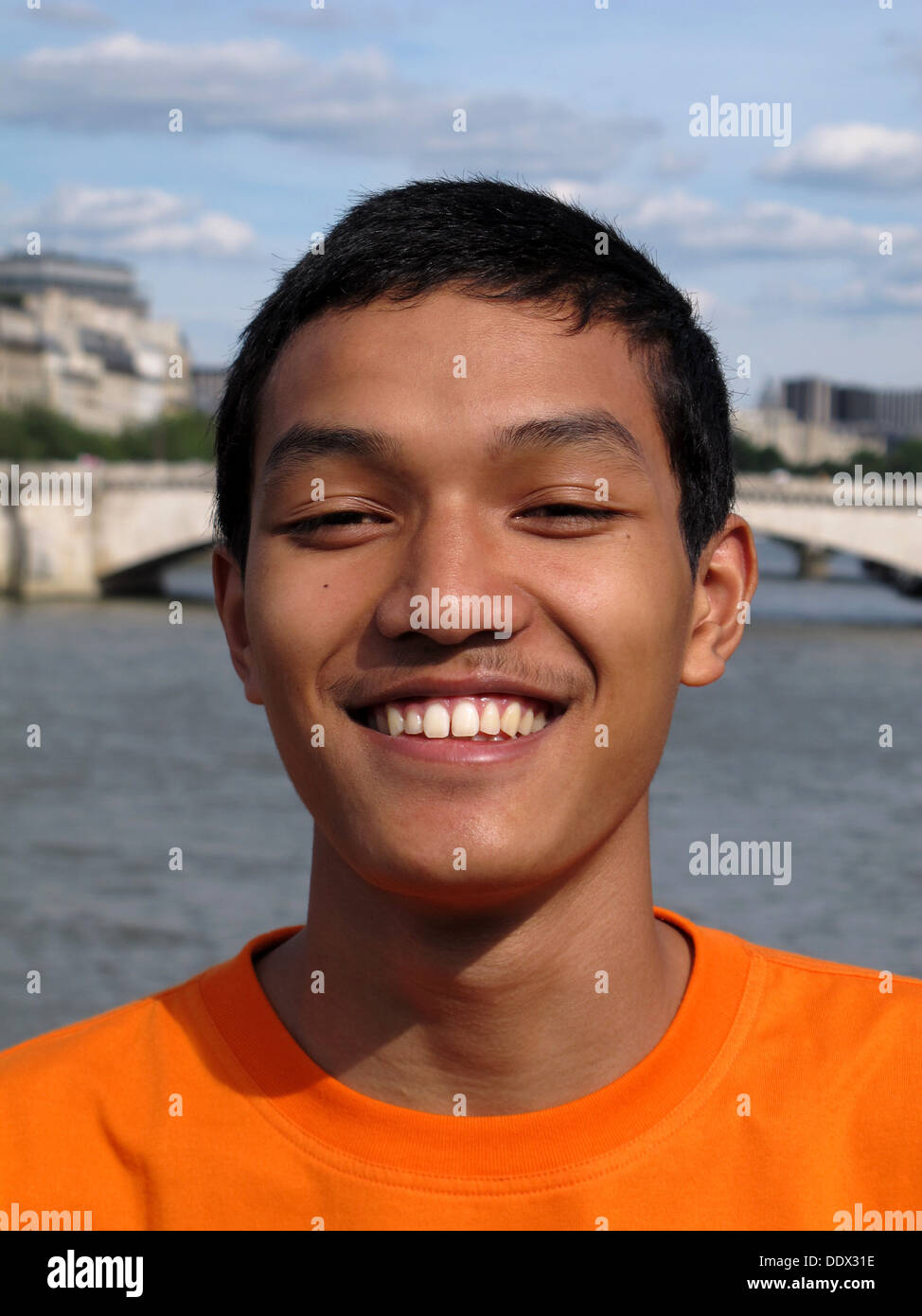 Junge, 15 Jahre alt, Seine Fluss, Paris, Frankreich Stockfoto