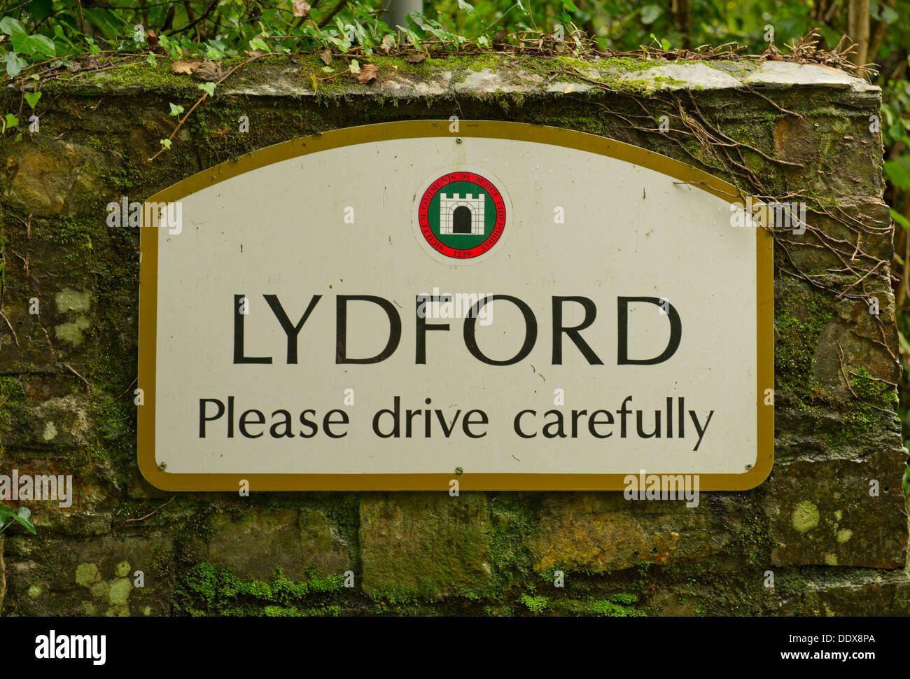 Lydford, Devonshire, Großbritannien zeigt der Pfarrei Kirche, das Schloss und das Castle Inn. Stockfoto
